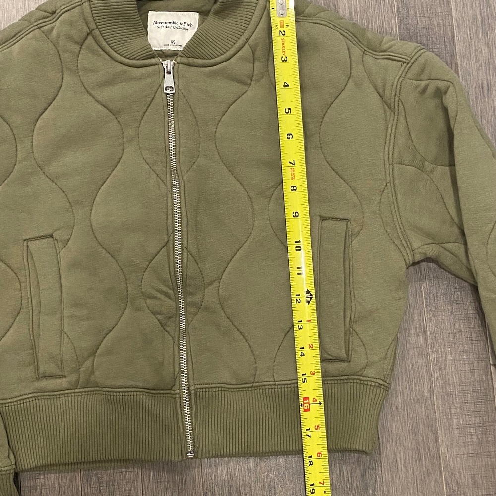 🚫SOLD🚫 NWT Abercrombie & Fitch Onion-Quilted Bomber Jacket - Picture 6 of 8